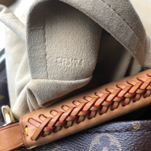 Louis Vuitton Monogram Canvas Artsy MM Satchel - Picture 6 of 14